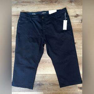 Liz Claiborne Womens 20W Plus Black Sara Crop NWT